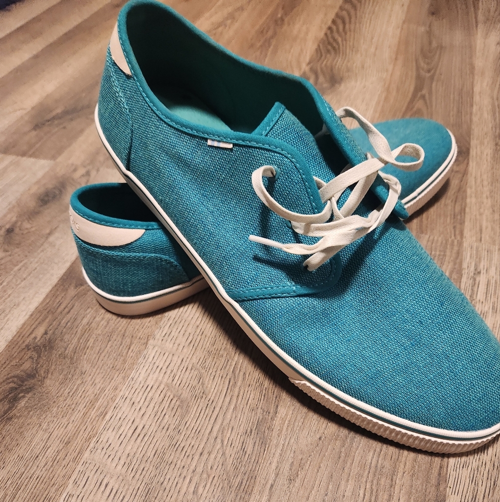 Men's Tom's!